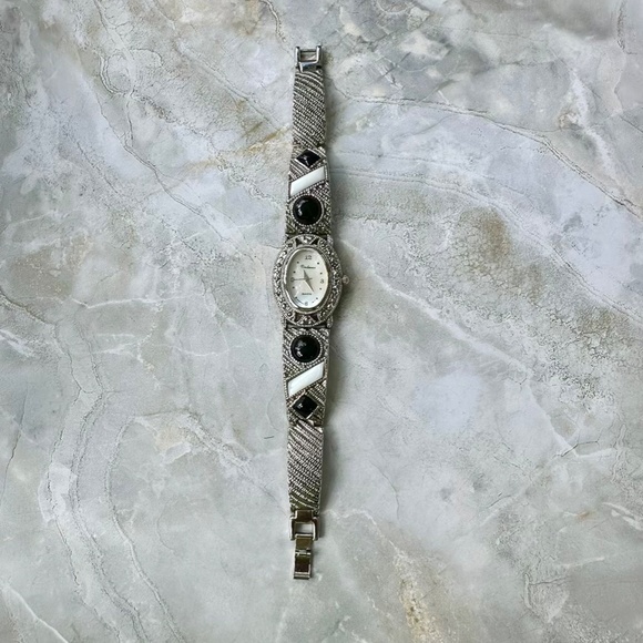 💖Vintage Silver-Tone Art Deco Watch – Onyx & Marcasite Elegance - Picture 2 of 4